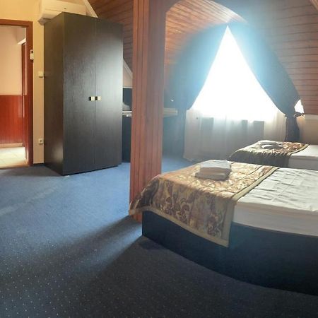 Karikas Hotel Hajduszoboszlo Ngoại thất bức ảnh