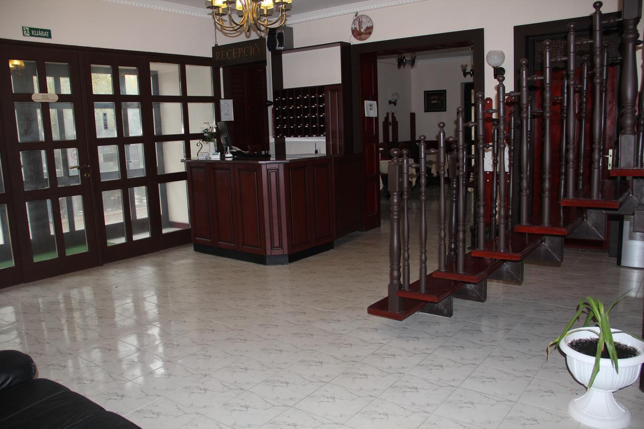 Karikas Hotel Hajduszoboszlo Ngoại thất bức ảnh